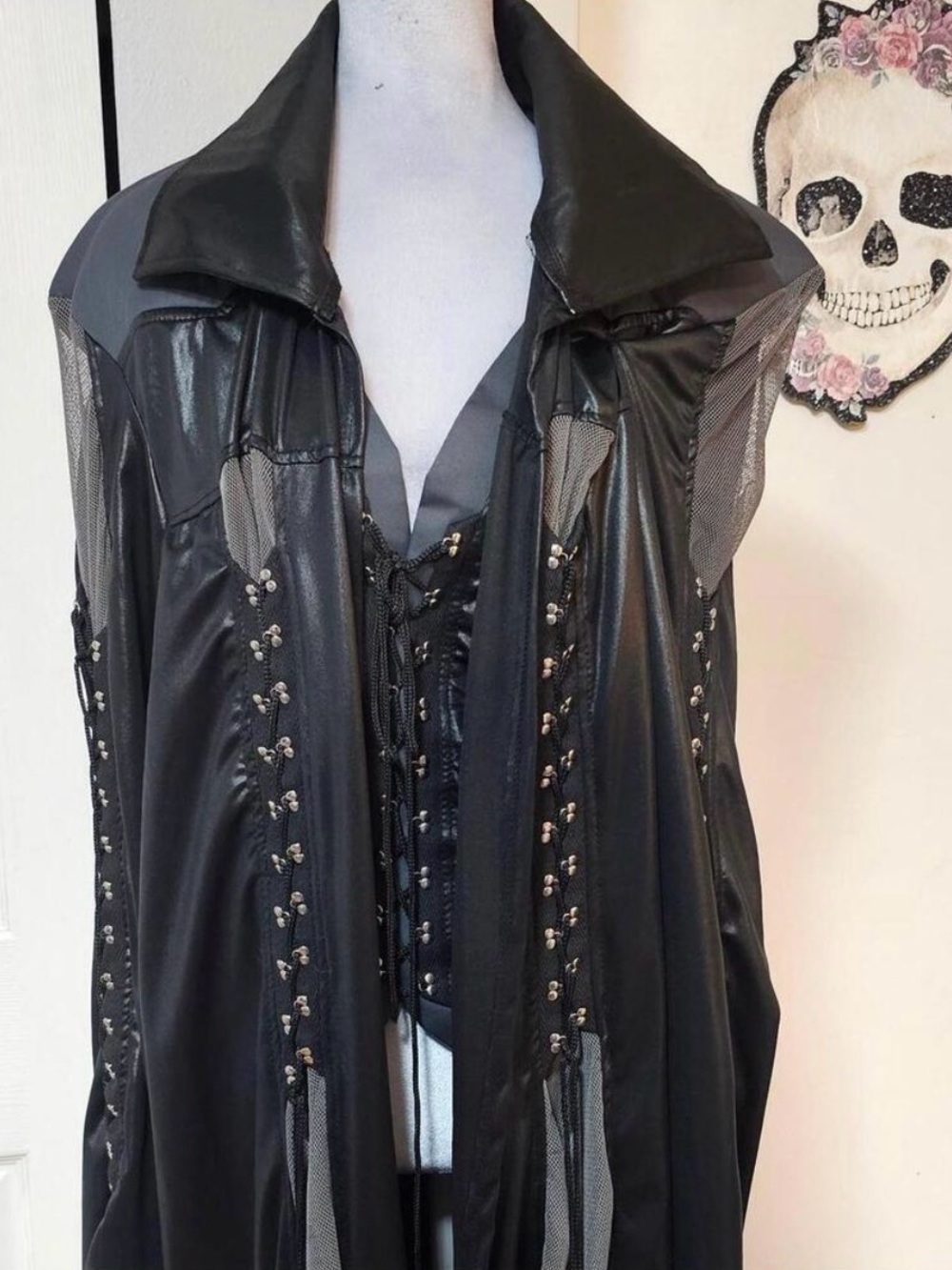Gothic Lace-Trim Black Faux Leather And Mesh Trench coat - Picture 6 of 9